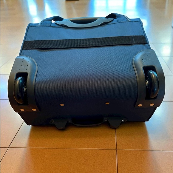 London Fog Travel Bag With 2 Rolling Wheels Dark Navy Blue 15x14x8 Inches - Picture 8 of 15